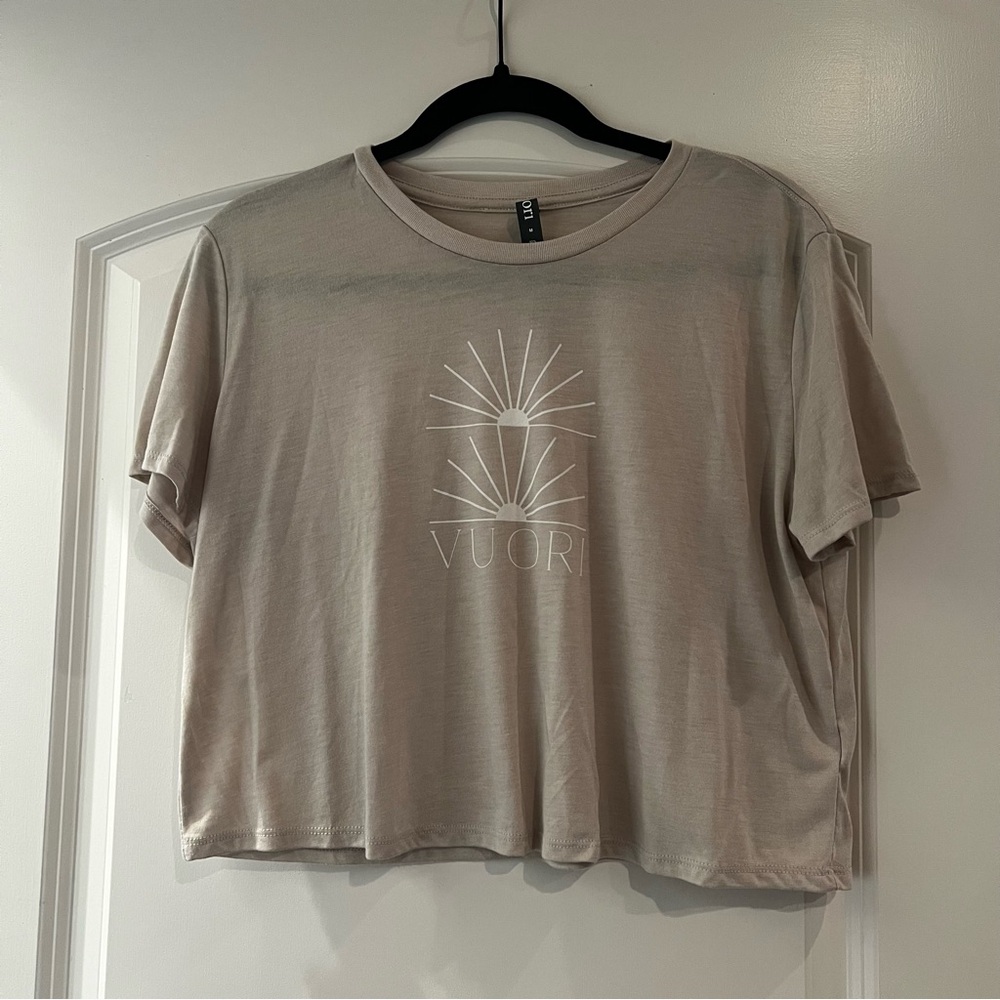 NWOT Vuori Women's Tan Sunburst Tee